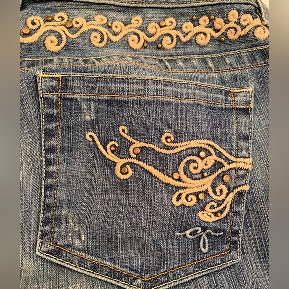 EUC Guess Premium Size 31 Embroidered and Distressed Bootcut Jeans - Picture 13 of 15